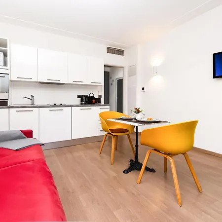 Proche Et Centre - Coquet - Fg * マントン