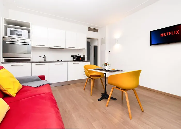 Proche Et Centre - Coquet - Fg * マントン