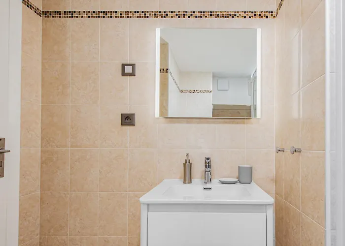 Proche Et Centre - Coquet - Fg マントン